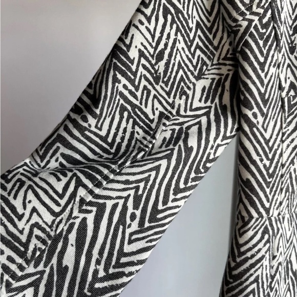 Cabi Peacoat Jacket Sz XS Zig Zag Ponte Knit style #3034 Zebra EUC Artsy Buttons - Picture 15 of 16